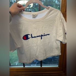 Cropped champion t shirt